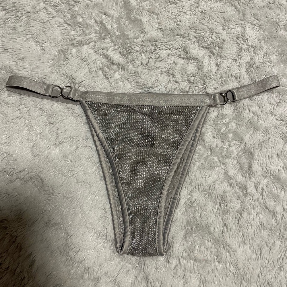 🩶✨NWOT VS Luxe Lingerie O Ring Metallic Shine Chainmail Brazilian Panty